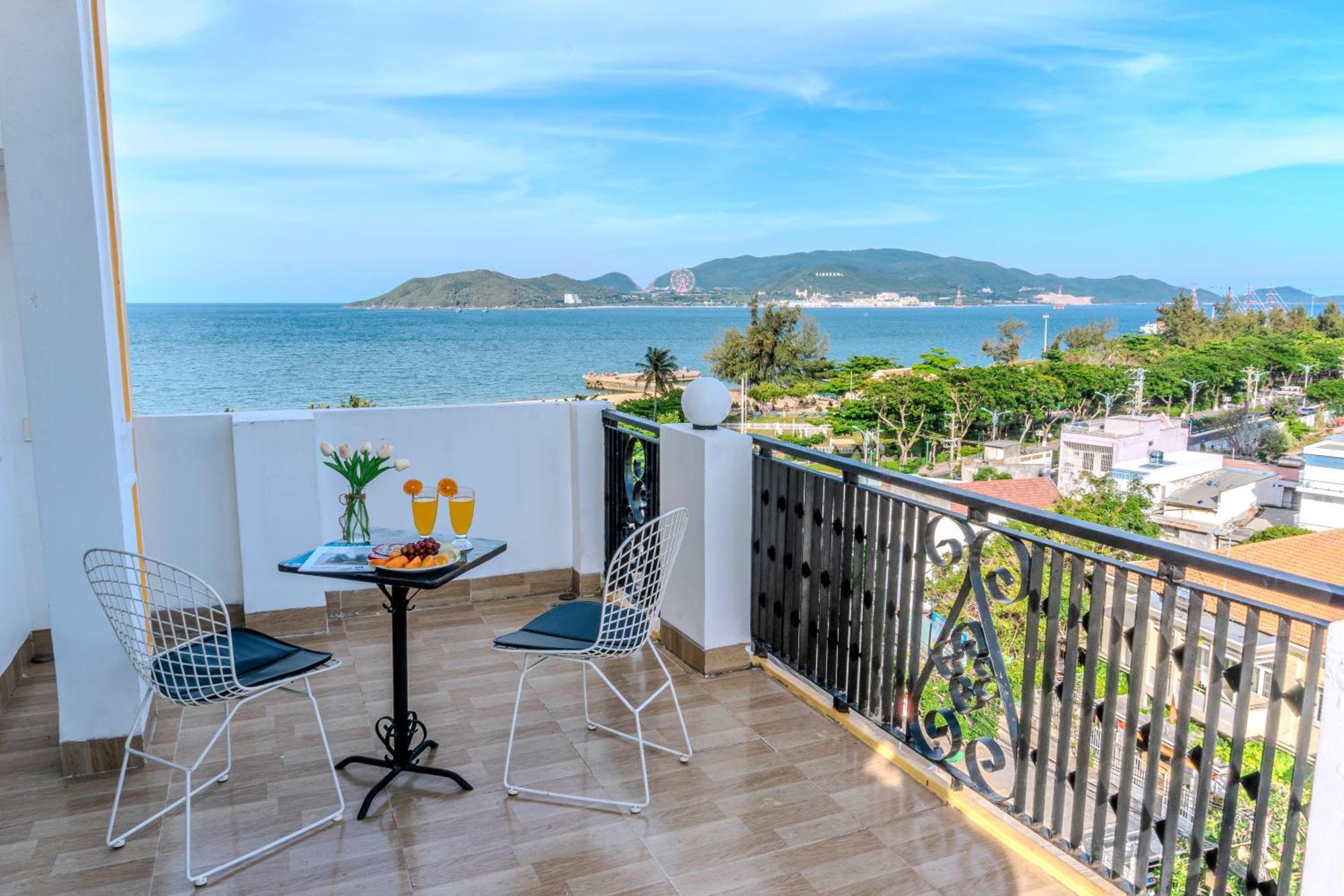 Melyna Hotel Nha Trang Beach Exterior photo